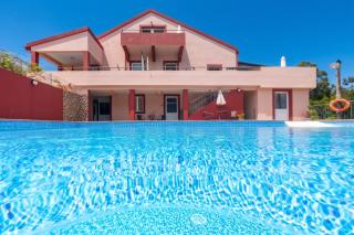 Spacious House with Pool in Prazeres - 1