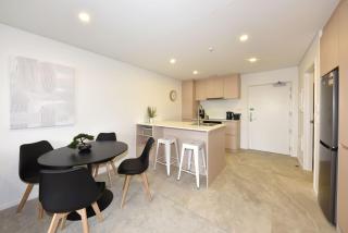 Central Christchurch Apartment With Balcony - 5