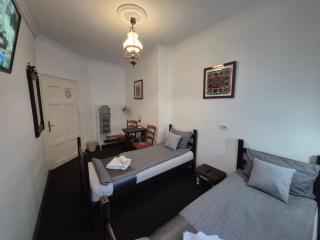 Authentic Belgrade Centre - Apartment #1, 5 Bedrooms, 3 full Bathrooms - 8