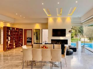 Spacious Villa with Mountain Views - 550 m² - 8