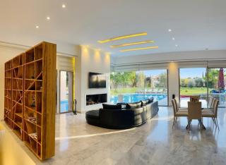 Spacious Villa with Mountain Views - 550 m² - 7