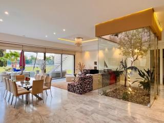 Spacious Villa with Mountain Views - 550 m² - 6