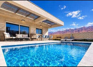 וילה פאן 4 חדרי שינה בריכה מחוממת Villa Fun 4 BR Heated Pool - 0
