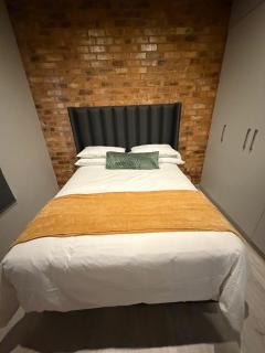 Luxury Living in the Heart of Hazelwood - 1