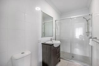 Entire 2 bedroom duplex close to theme parks - 8