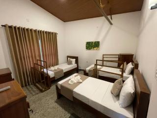 The Lake Round Guest House - Kandy - 7