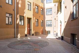 Fast Wi-Fi, Top location, Cable TV - by Innorental - 2