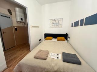Quiet Garden Apartment with Terrace near Center - 7