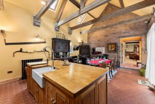 The Old Coach House - Spacious Stay for 11 with Sauna - 1