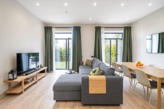 Family Seaside Getaway, Garden, Secure Parking - by Innorental - 0