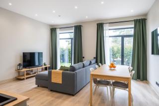 Family Seaside Getaway, Garden, Secure Parking - by Innorental - 6