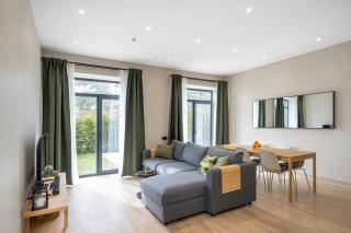 Family Seaside Getaway, Garden, Secure Parking - by Innorental - 2