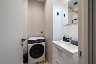 Family Seaside Getaway, Garden, Secure Parking - by Innorental - 1