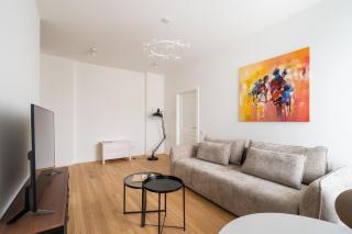 Amazing Location, 1 Bedroom, Bath, Fast WiFi - Charming Retreat by Innorental - 0