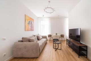 Amazing Location, 1 Bedroom, Bath, Fast WiFi - Charming Retreat by Innorental - 5