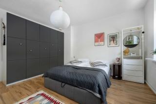Cosy Apartment for 3 with Desk by Noclegi Renters - 9