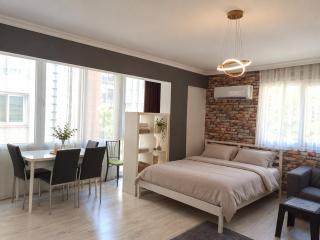 Luxury and Comfort in Central Alsancak Perfect for Groups or Families - 7