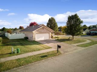 Hot Tub Hideaway 3 BR - 8