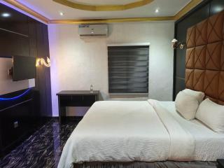 11-45 Royal hotel and suites - 2
