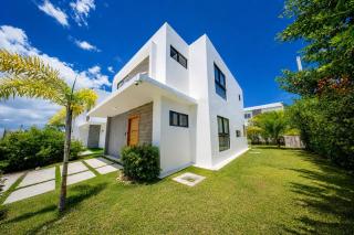 Tropical Oasis with Private Pool Near Downtown Punta Cana and Beaches - 0