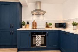 Stylish 3BR Durham Home Contractors Families - 5