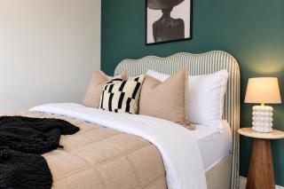 Stylish 3BR Durham Home Contractors Families - 6