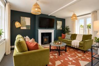 Stylish 3BR Durham Home Contractors Families - 9