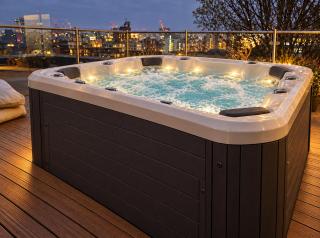 Luxury Penthouse with Hot Tub and Roof Terrace - 0