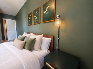 Luxury Penthouse with Hot Tub and Roof Terrace - 3