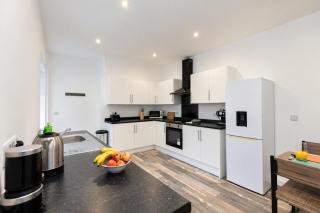 Your Perfect 3-Bed Stay Near Durham University - 1