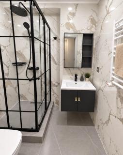 Cozy Center Apartment with City View & Balcony - Erevan - 6