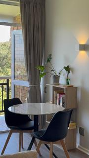 Ocean Daze Brookes Hill Suites - Beachfront Flat - 8