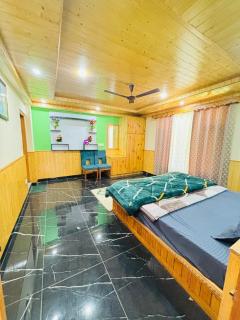 THE SHANDILYA Himalayan Reatret - 0