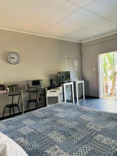 Windhoek Guesthouse - 5