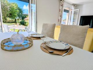 VILLA 4 étoiles - jacuzzi dès avril 2027 à 10 min de Besançon - Terrasse, Jardin & Parking - 3