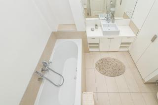Old Town 2-Bedroom Apartment in Picturesque Area - 9