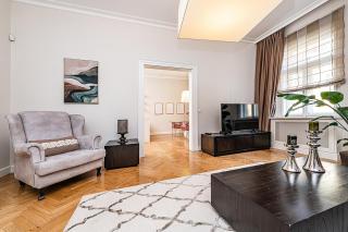 Old Town 2-Bedroom Apartment in Picturesque Area - 2