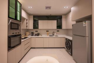 Luxury Apartment in Al Nahda, Two Bedrooms, Facing the Park - 4