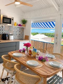 Surrounded by coconut trees, beach 500 m away, sea view - 0