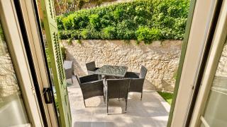 Spacious 1 Bedroom with Private Patio, Bath, AC and Fiber WiFi - 1