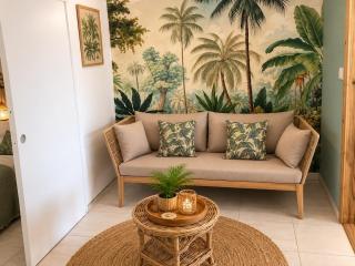 Surrounded by coconut trees, beach 500 m away, sea view - 6