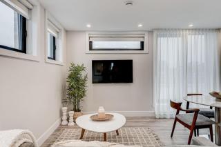 2BR LOFT with private terrace- Plaza St-Hubert - 9