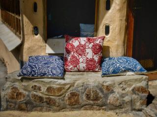 The Fox Den - Earthen home with mountain views - 8