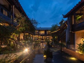 Arcadia Coffee Lounge Courtyard Design Homestay - Lijiang Old Town - European Industrial Style Meets Intangible Cultural Heritage Chinese Courtyard -Free Pick-up from Airport for 2 Nights - 5
