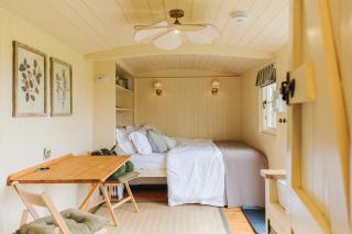 The Old Stables - Shepherd's Hut - 8
