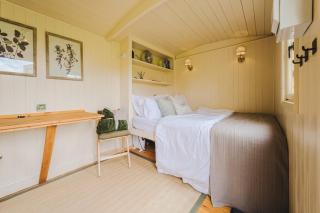 The Old Stables - Shepherd's Hut - 5