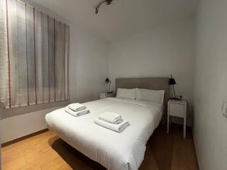 Modern Apartment with Balcony Near Camp Nou - 6