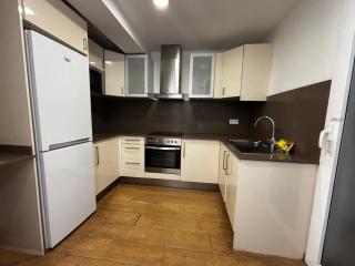 Modern Apartment with Balcony Near Camp Nou - 4