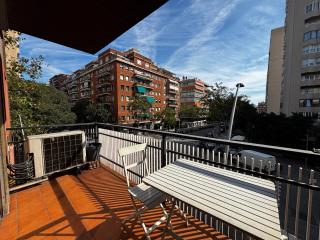 Modern Apartment with Balcony Near Camp Nou - 9