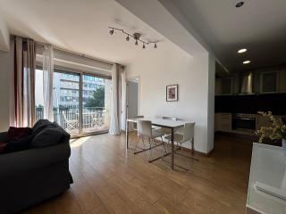 Modern Apartment with Balcony Near Camp Nou - 0
